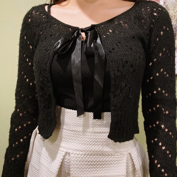 Black Caridgan - Picture 2 of 3